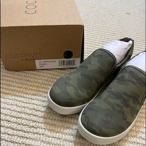 NWT Brand New Lil Gradient Camo 2M Coconuts by Matisse Kids Slip on Shoes
